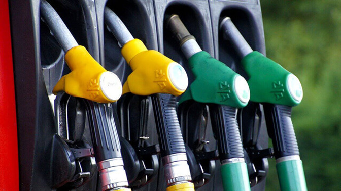 Bugün benzine 1.05 TL, motorine 75 kuruş indirim bekleniyor! Yeterli bir indirim mi?