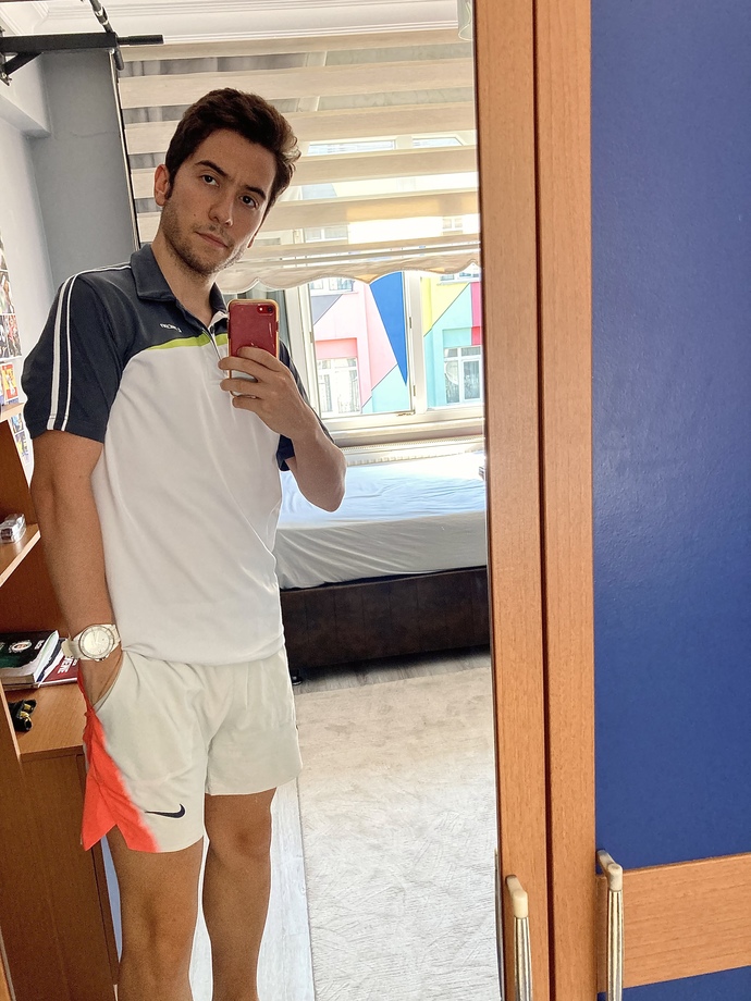 Tenis oynamaya gidiyorum hangi kombini giyeyim?