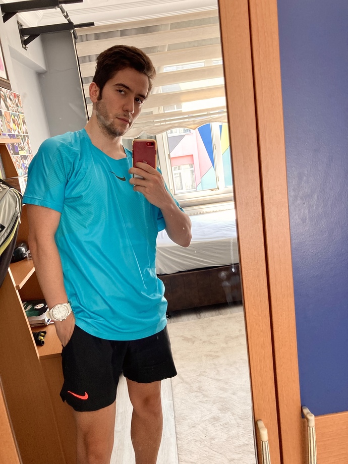 Tenis oynamaya gidiyorum hangi kombini giyeyim?