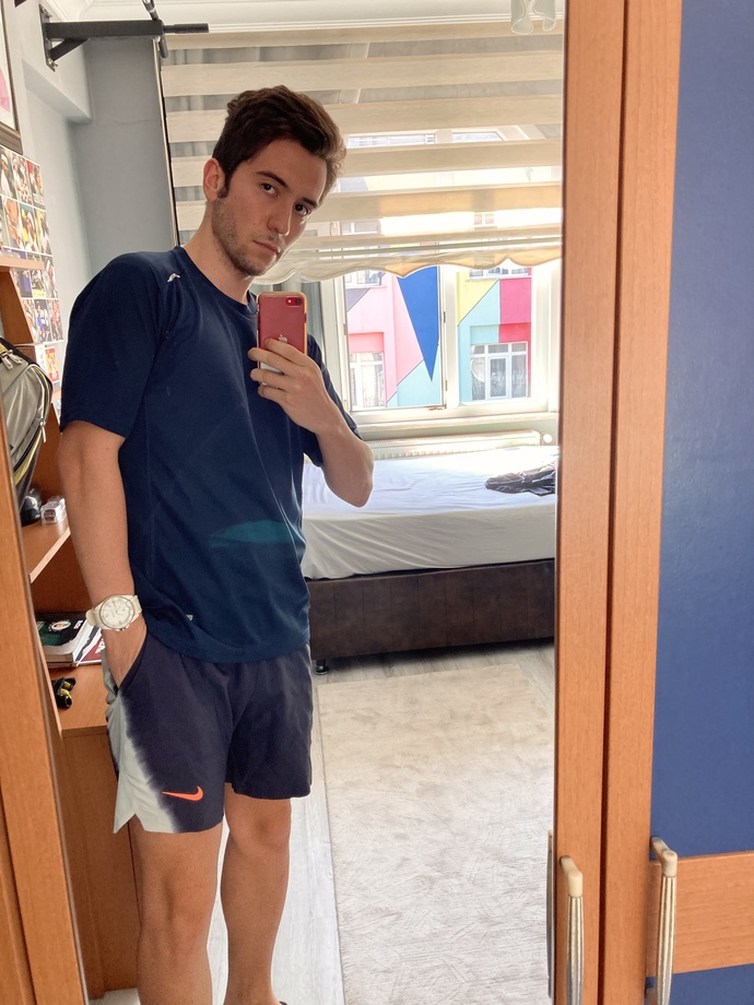 Tenis oynamaya gidiyorum hangi kombini giyeyim?
