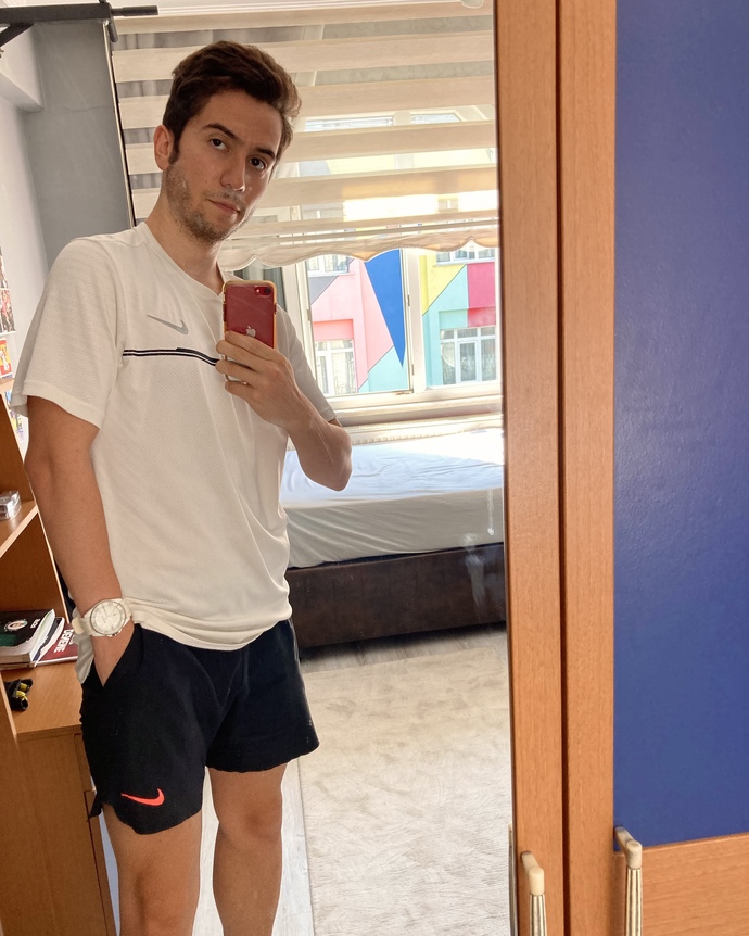 Tenis oynamaya gidiyorum hangi kombini giyeyim?