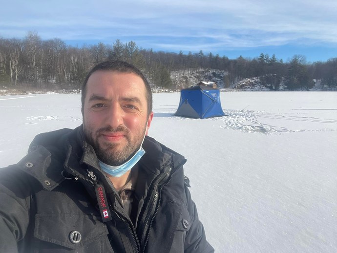 Gol uzerinde Ice Fishing