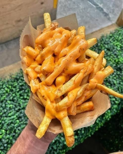 Cheddar sosu patates kızartmasına yakışır mı?