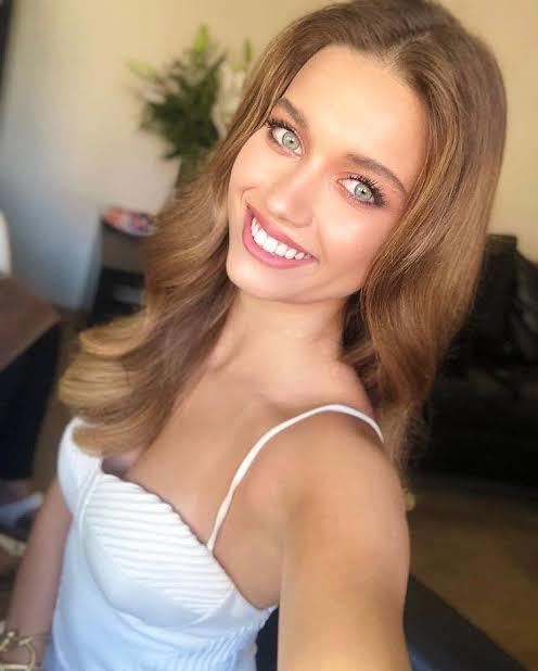 Hande Erçel mi Afra Saraçoğlu mu?