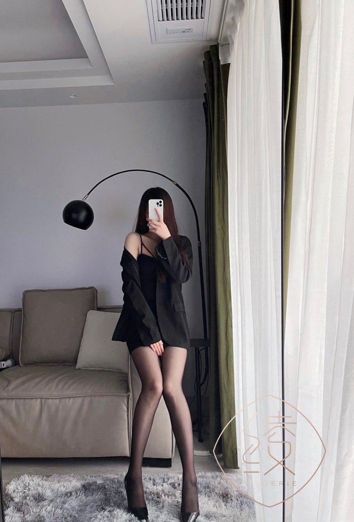 Kadınlar ince çoraplı kombinlerden nefret mi ediyor?