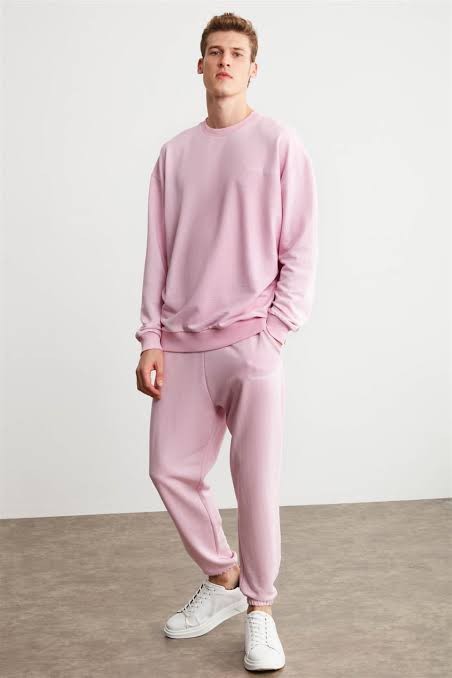 Erkekler pembe renk kıyafet giyebilir mi?