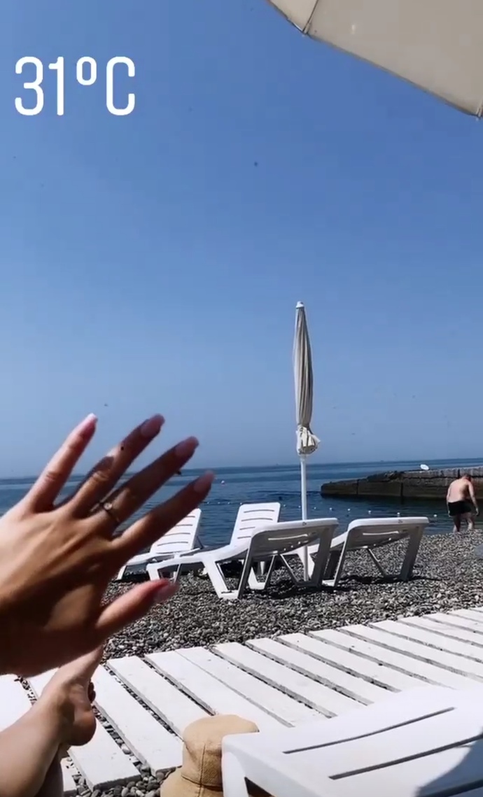 Helloooo🦩 sıcaklardan eriyoruz 🌺