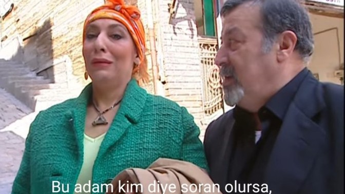 Hiç sevmediğiniz biriyle mecbur kalıp sevgili rolü yaptiniz mi?