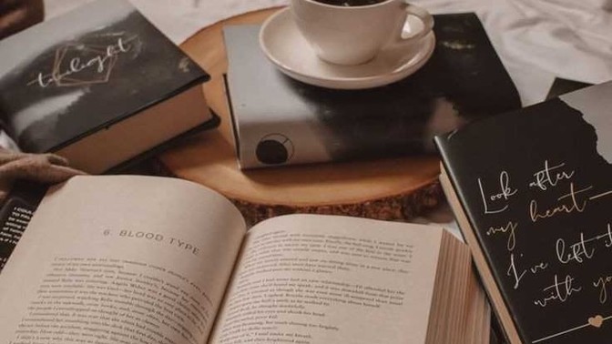 Kitap okurken kahve içmek farz mı oldu artık?