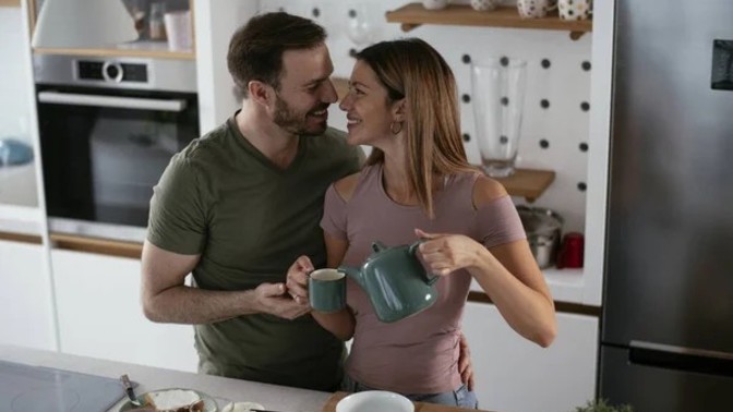 İnsanlar aşkla birbirlerini sevmekte yeteneksiz ve tembeller gibi, ne dersiniz?