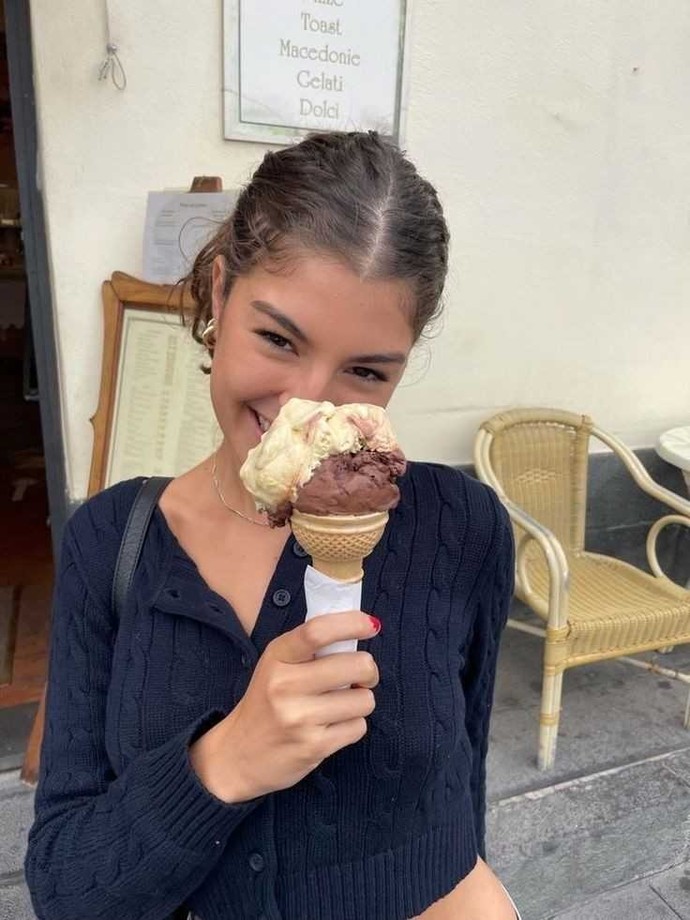Tanımadığımız birine iltifat etmek yanlış mıdır?