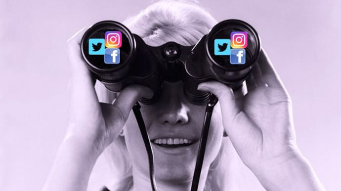 Birini stalklamak sapıklık mı oluyor?