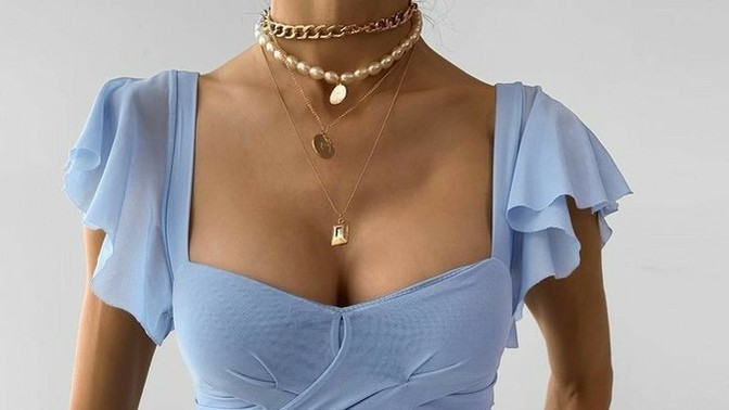 Yakinda ablamin düğünü var. Kir düğünü olacak. Sizce hangi elbise modeli daha guzel olur?