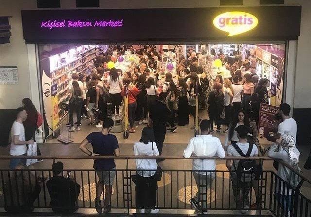 Sevgiliniz için Gratise gidip, onun istediği makyaj malzemelerini alır mısınız?
