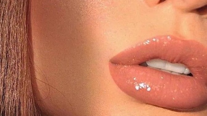 Lip gloss her makyaja yakışıyor mu?