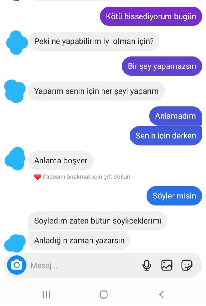 Beni sevdiğini söylemeye mi çalışıyor sizce?