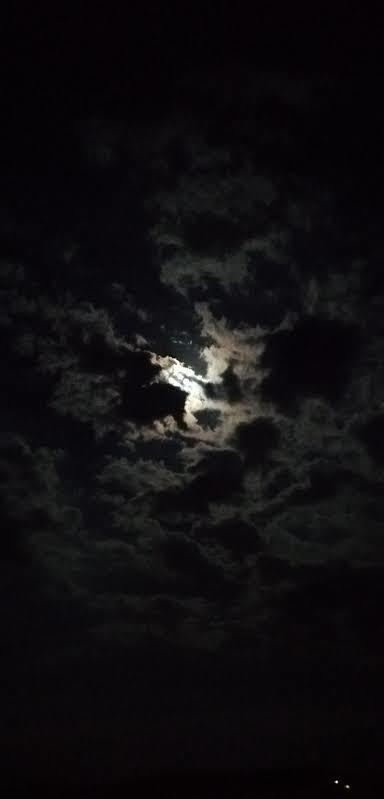 Gece olunca insanlarda hangi duygu daha çok baş gösteriyor?