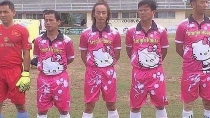 Pembe formalı bir futbol takımını erkekler tutar mıydı?