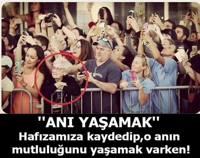 Anı yaşamak mı yoksa kaydetmek mi? Bir etkinliğe gittiğiniz de video çekiyor musunuz?
