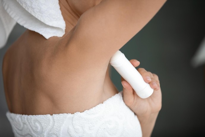 Ter kokusu önlemede deodorant mı daha başarılı, roll-on mu?