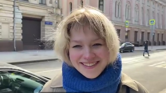 Kızlar Bu Rus kızı güzel mi?