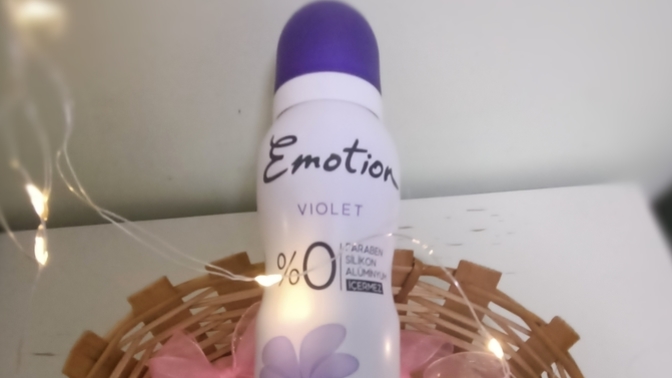 Emotion deodorantlarının terlemekten korkma serisi mi daha güzel, eski serisi mi?