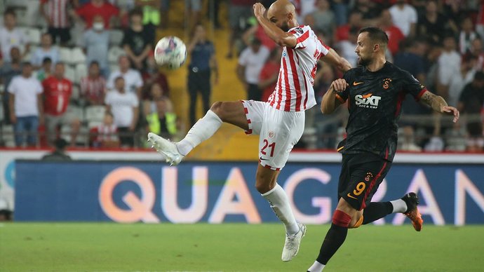 Galatasaray, Gomisin son dakika hayat öpücüğü sayesinde Antalyasporu 1-0 yendi! Maçı nasıl buldunuz?
