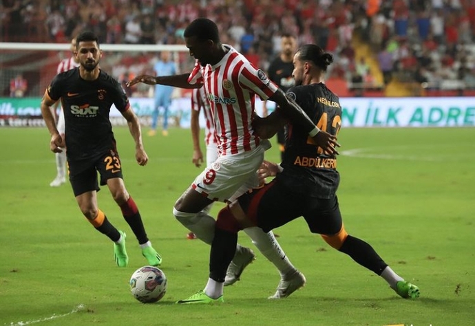 Galatasaray-Antalyaspor maçı 1-0 bitti! Nasıl buldunuz performansları?