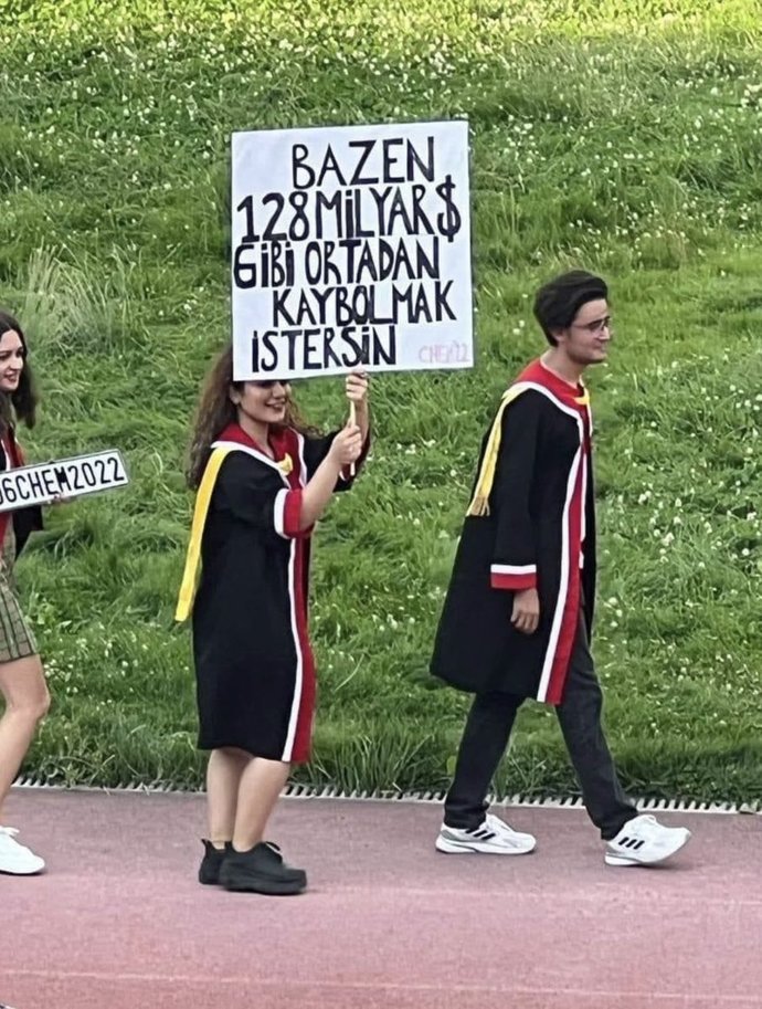 Bazen ODTÜlü olmak istersin! ODTÜ mezuniyet pankartları nasıl ama 🤩?
