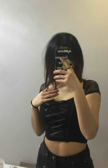 23 yaşındayım gotik tarz giyinmeye başlamaya karar verdim. Sizce yaşıma gider mi?