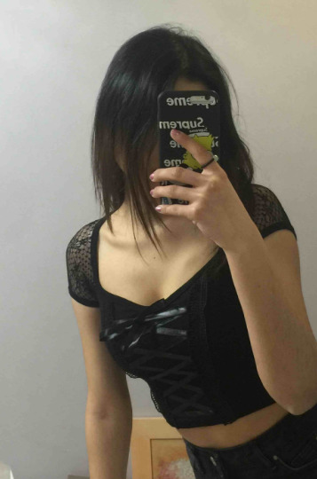 23 yaşındayım gotik tarz giyinmeye başlamaya karar verdim. Sizce yaşıma gider mi?