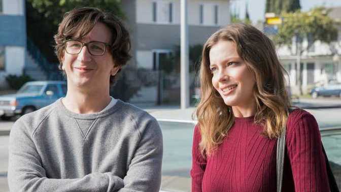 Aşk dizi/filmlerinde başrollerin biraz tipsiz olması daha mı samimi gelir?