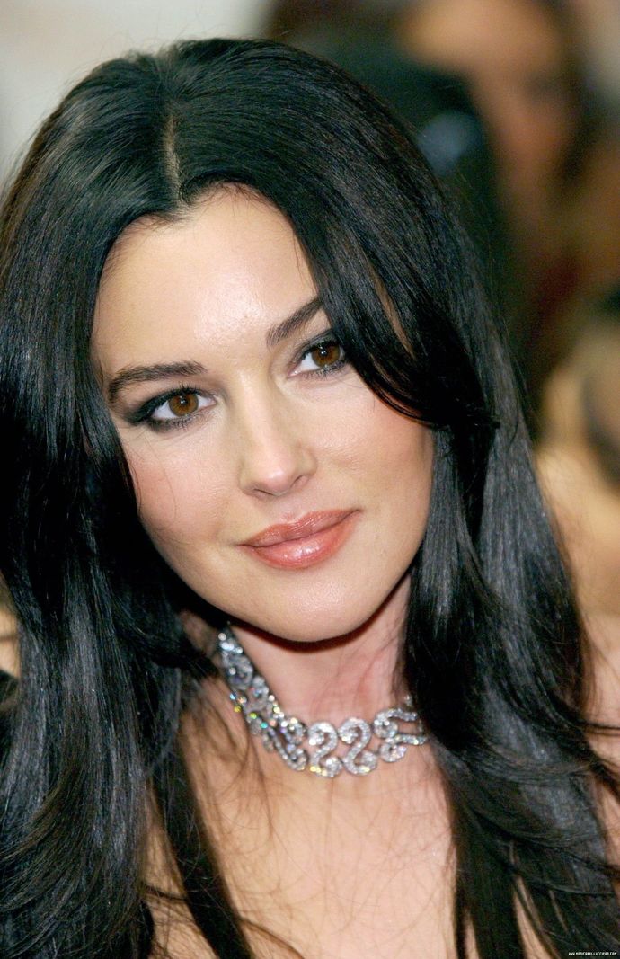 Sizce Monica Bellucci güzel mi?