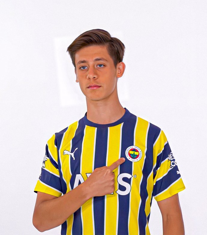 Fenerbahçede 10 numaralı formanın yeni sahibi Arda Güler. Kendisinden beklentiniz büyük mü?