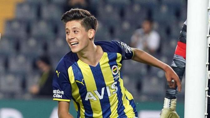 Fenerbahçe'de 10 numaralı formanın yeni sahibi Arda Güler. Kendisinden beklentiniz büyük mü?