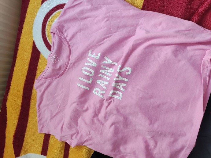 Bu tişört dışarıda giyilir mi?