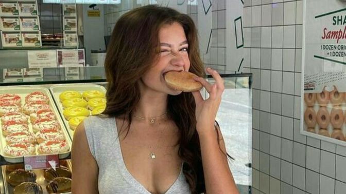 Sizi dışarı yemek teklifi mi daha kolay çıkarır kahve teklifi mi?
