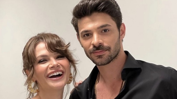 Dizi aşkı gerçek oldu! Sinem Ünsal ve Halit Özgür Sarı çiftini yakıştırdınız mı😻?