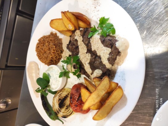 Erkeğe yemek yapmak çok yakışmıyor mu?