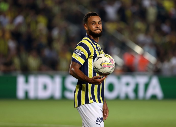 Fenerbahçeyi yıllardır peşini bırakmayan başarısızlık silsilesinden kim kurtarır?
