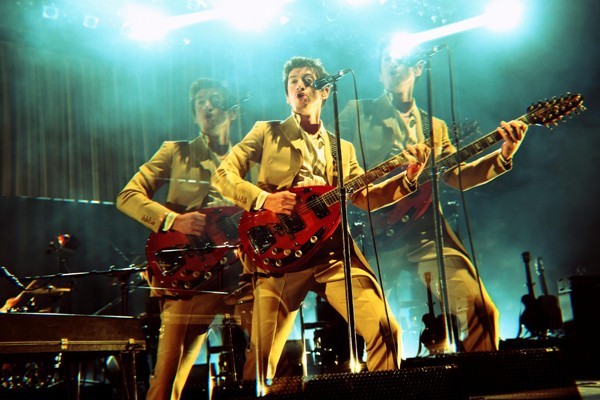 Bu akşam ve yarın akşamki Arctic Monkeys konserine katılamayanlar olarak yürekler yangın yeri mi🥲?