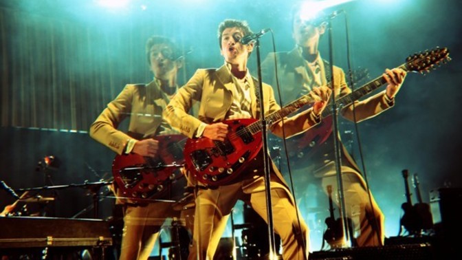 Bu akşam ve yarın akşamki Arctic Monkeys konserine katılamayanlar olarak yürekler yangın yeri mi🥲?