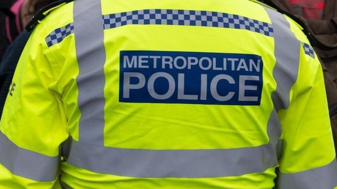 Londra'da polis, iki yılda 650 çocuğu çıplak aradı. Sizce çocuklar çıplak aranmalı mı?