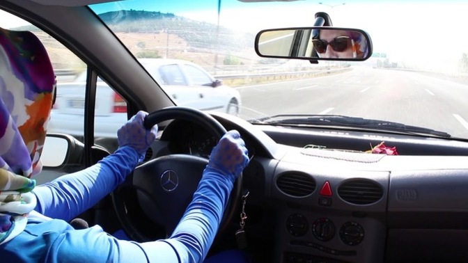 Trafikte önündeki araba aniden fren yaptı, az daha çarpacaktın. Tepkin ne olurdu?