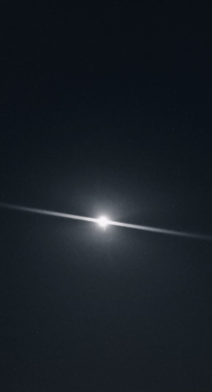 Var mı sizin de, bırak ay gitsin sen kal bu gece dedikleriniz🌙?