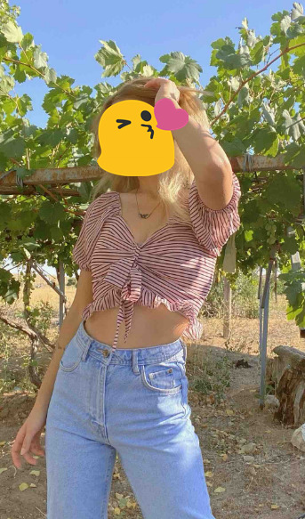 Köye yeni icat getirdim. Teyzeler beni süzüyor. Kombinimle köye moda getirmemiş miyim?