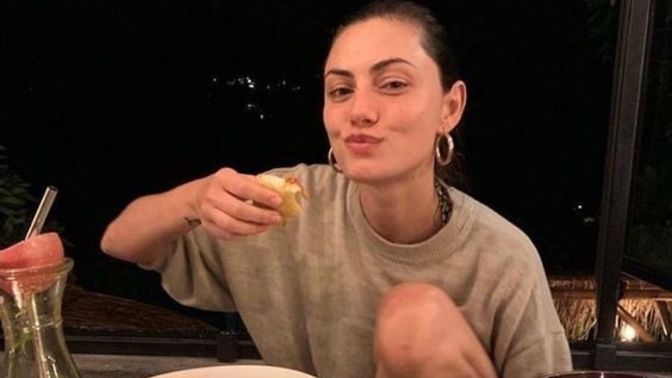 Flörtlerimin yanında yemek yerken geriliyorum, yemeksiz date olmaz mı?