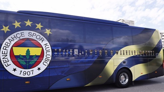 Fenerbahçe yenilediği takım otobüsünde 59 öncesi şampiyonluklara yer verdi. Şov mu gerekli mi?