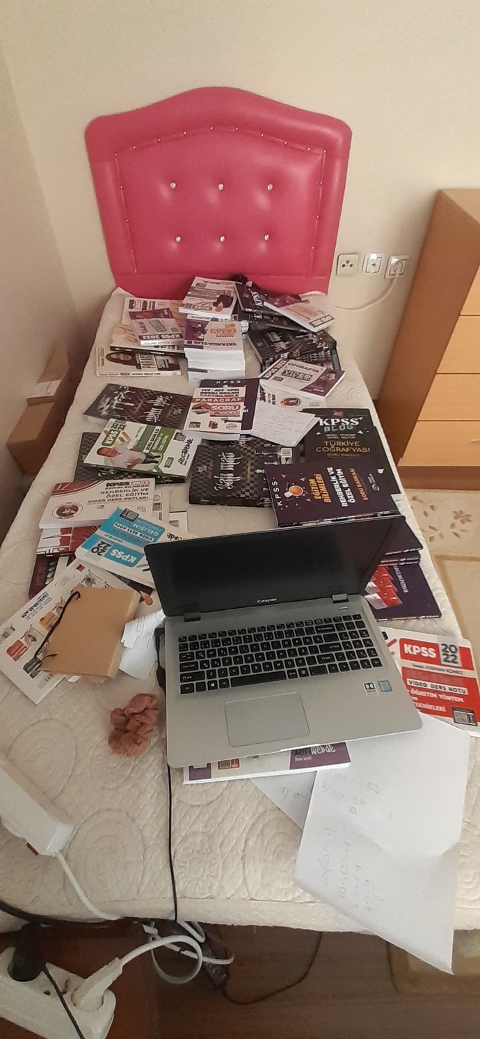 Bir soru bankasının 70-80 TL olduğunu düşünürsek, bu kadar kitaba kaç para ödemişimdir?