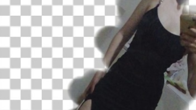 Bu elbise çok mu açık?